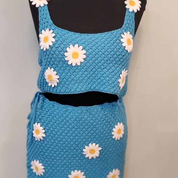 2 Piece Crochet Skirt/Crop Top Set - Picture 7 of 12